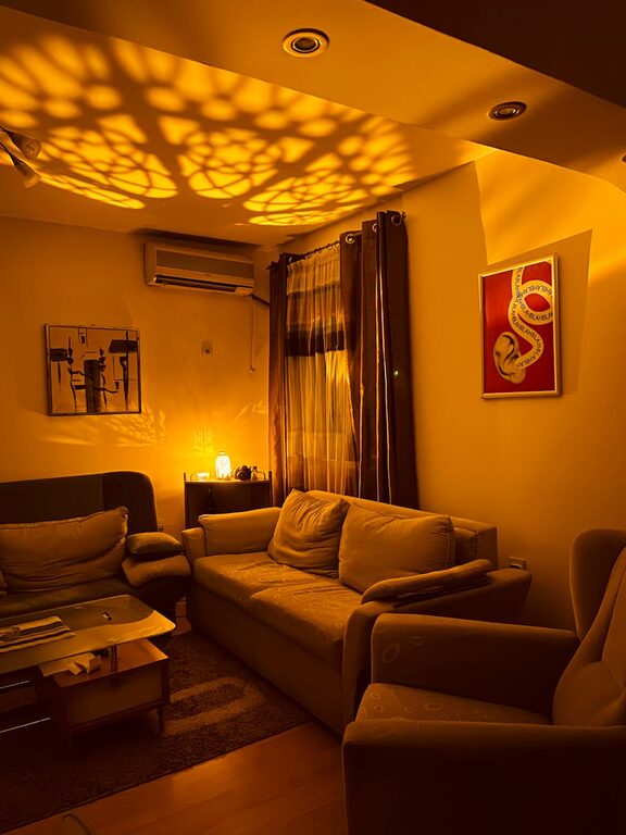 Simple Tips for Creating a Cozy and Inviting Living Space